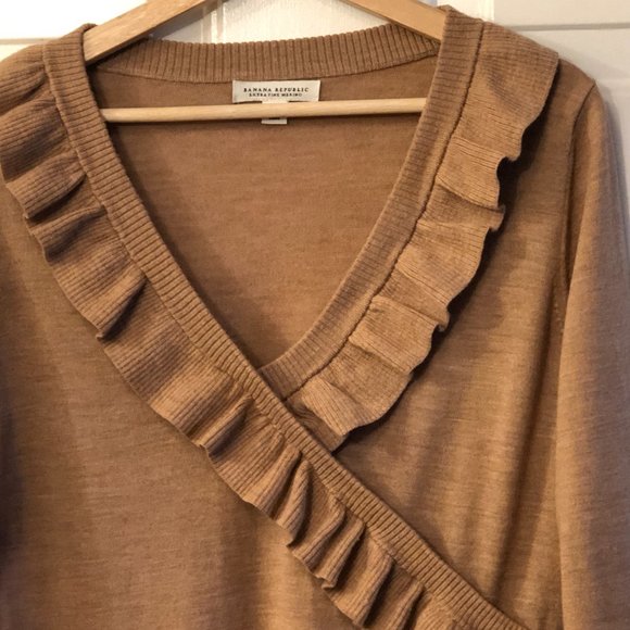 Banana Republic Extra Merino Wool Sz L Women's Sweater Faux Wrap Ruffle Camel - Picture 2 of 9